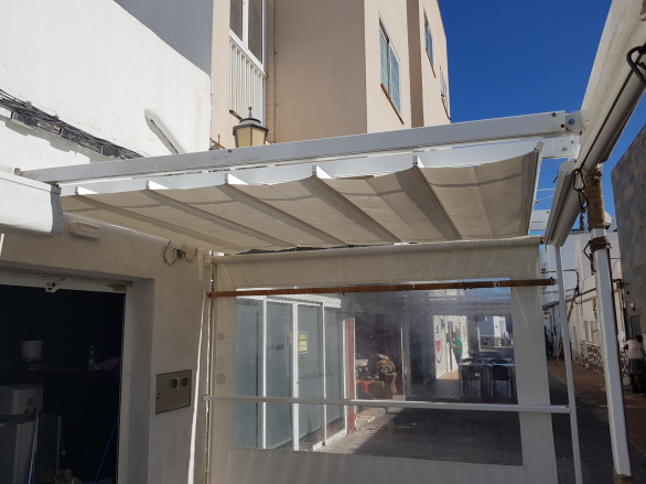 PERGOLA CON TOLDOS FUERTEVENTURA,INSTLACIONES TOLDOS Y PERGOLAS EN FUERTEVENTURA,TOLDOS MAS PALOMAS VENTA E INSTALACIÓN,PERSYMAR TOLDOS,TOLDOS SAXUN,TOLDOS A MEDIDA EN FUERTEVENTURA